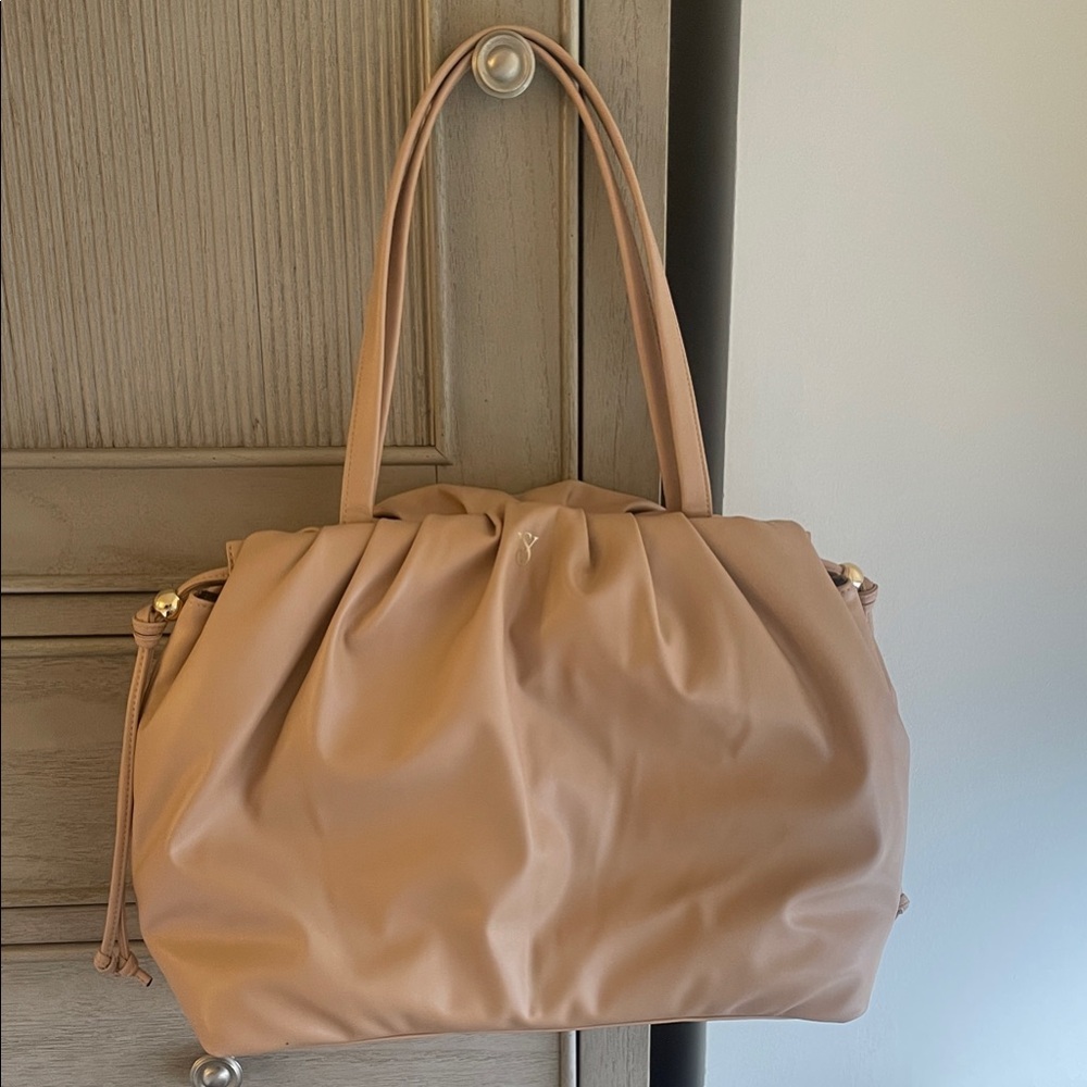 Elegant Tan Women's Bag new
Victoria secret